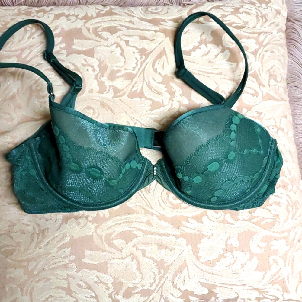 Victoria 's Secret Bra